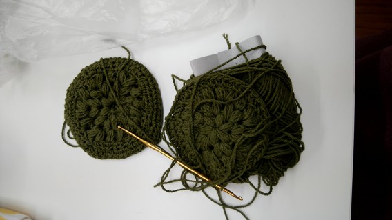 編み物のスマホケース